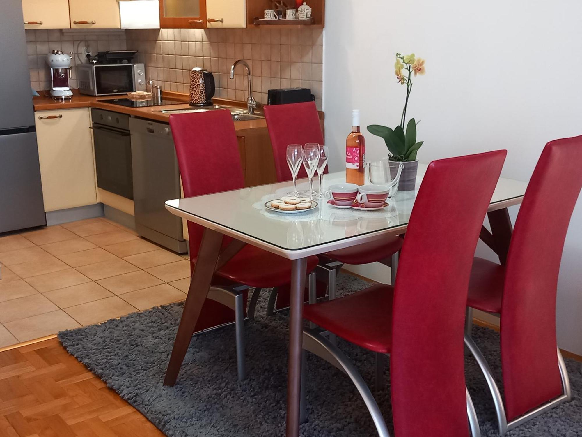 Apartment Harmony - Pleasant And Comfortable Place With A Balcony And A Secured Garage Split Exterior photo