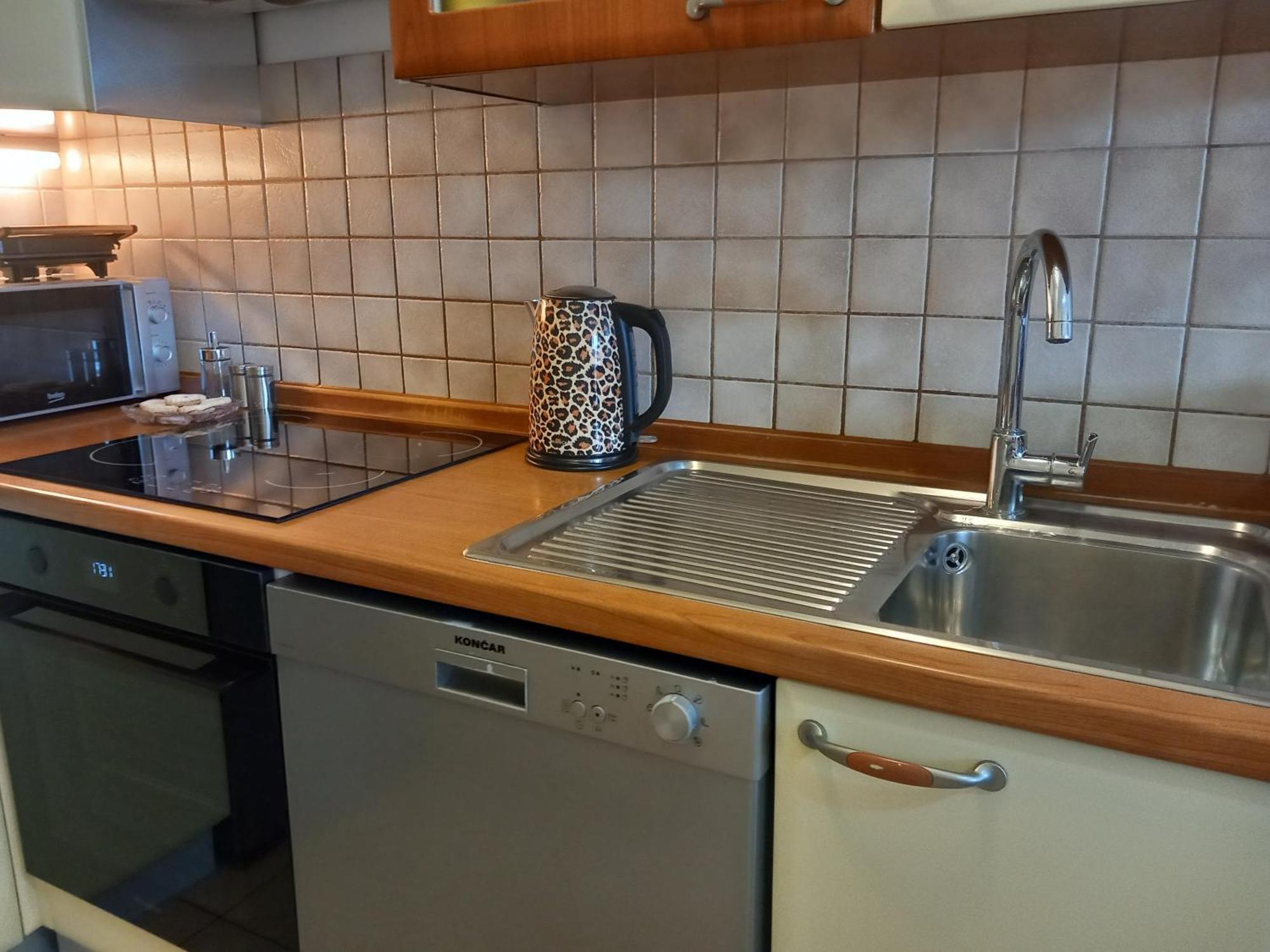 Apartment Harmony - Pleasant And Comfortable Place With A Balcony And A Secured Garage Split Exterior photo