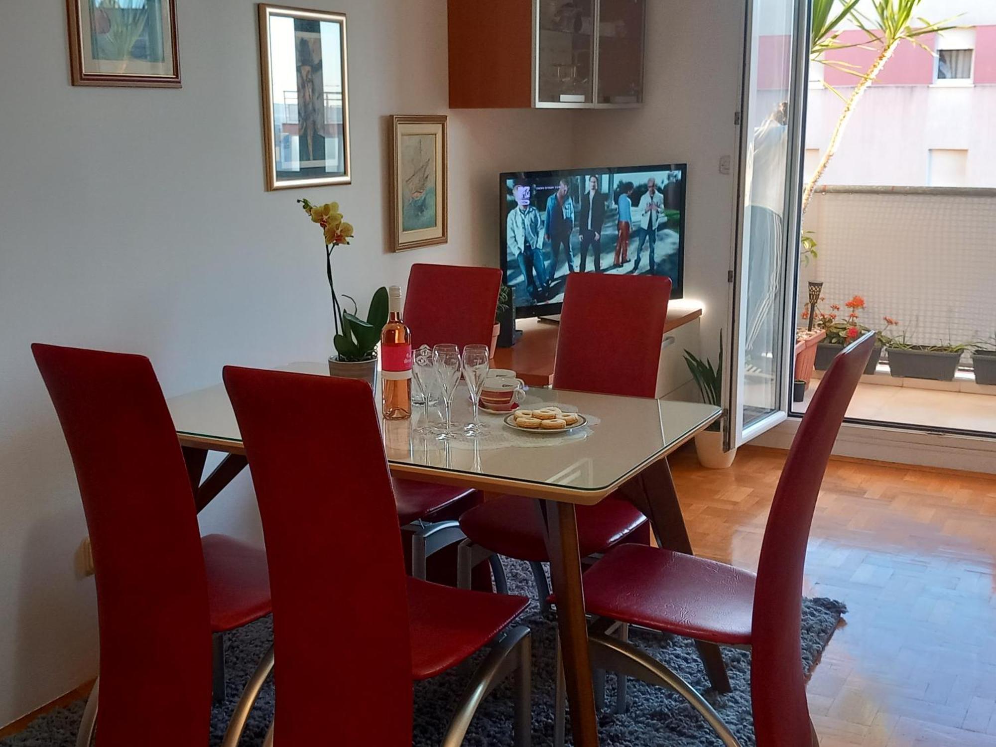 Apartment Harmony - Pleasant And Comfortable Place With A Balcony And A Secured Garage Split Exterior photo