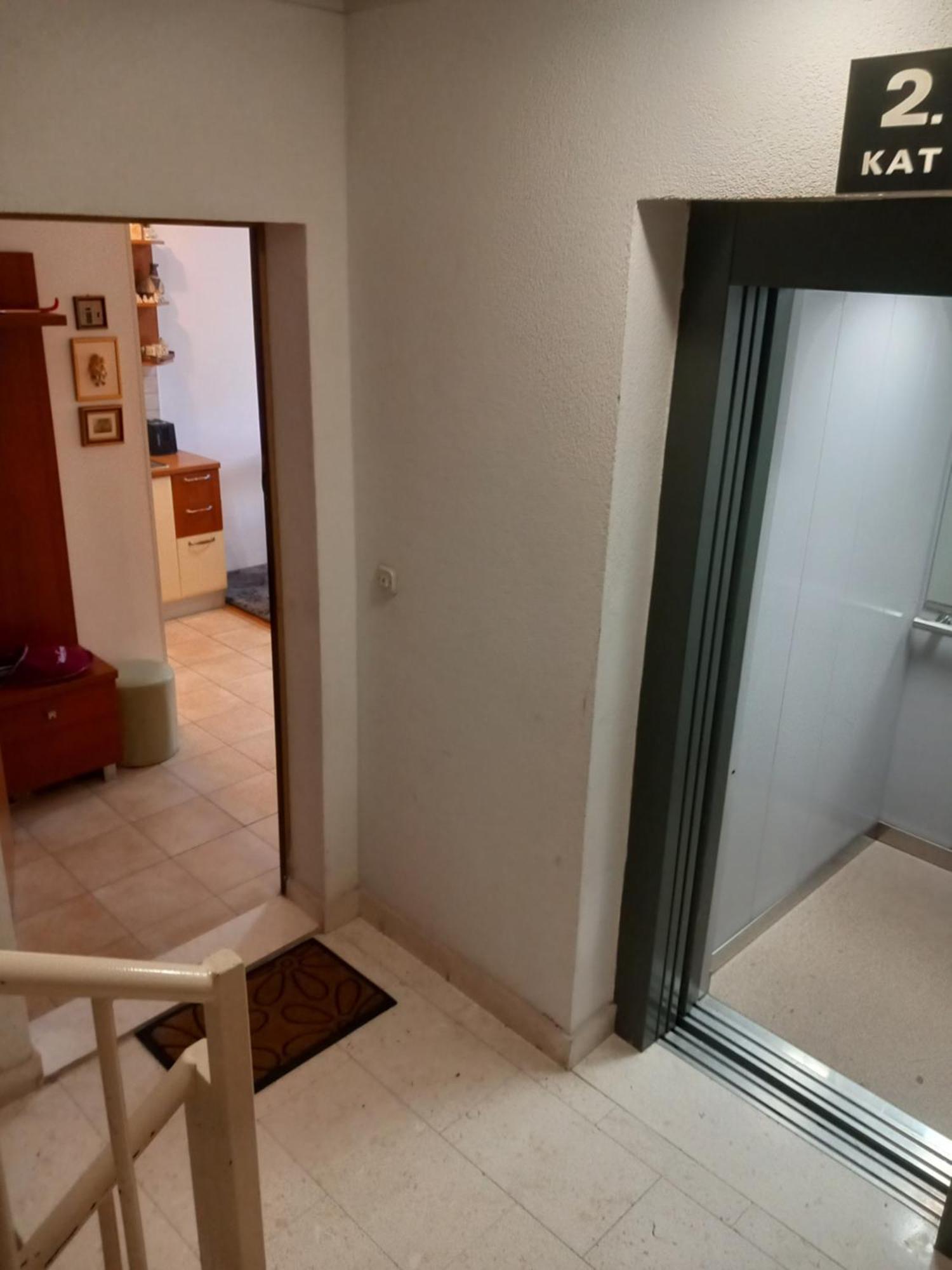 Apartment Harmony - Pleasant And Comfortable Place With A Balcony And A Secured Garage Split Exterior photo