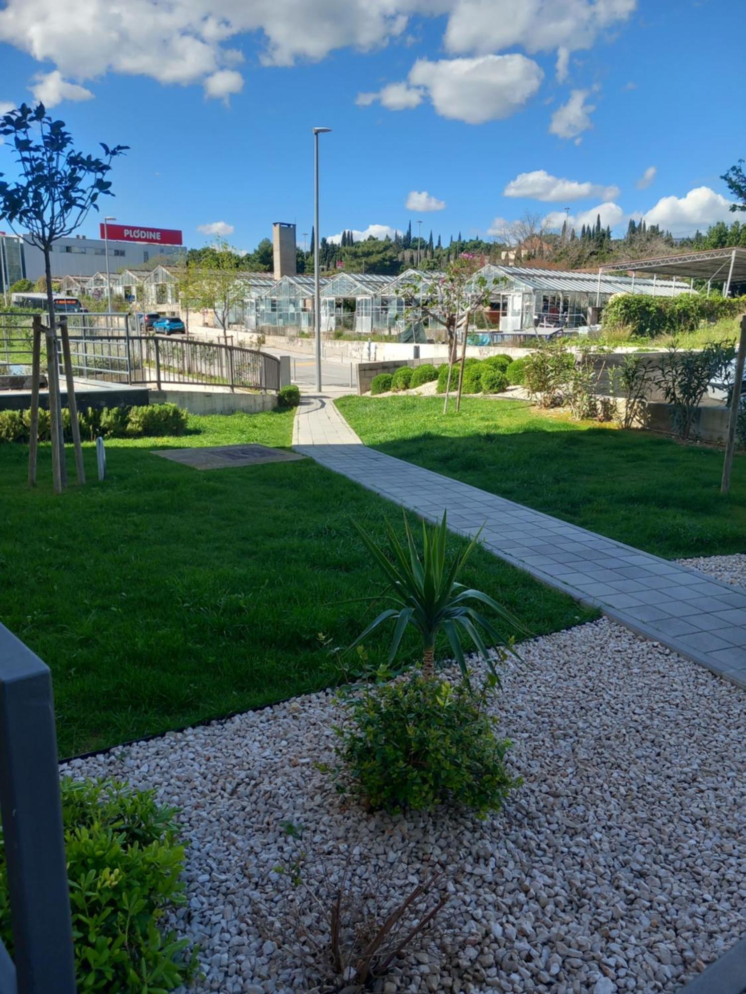 Apartment Harmony - Pleasant And Comfortable Place With A Balcony And A Secured Garage Split Exterior photo